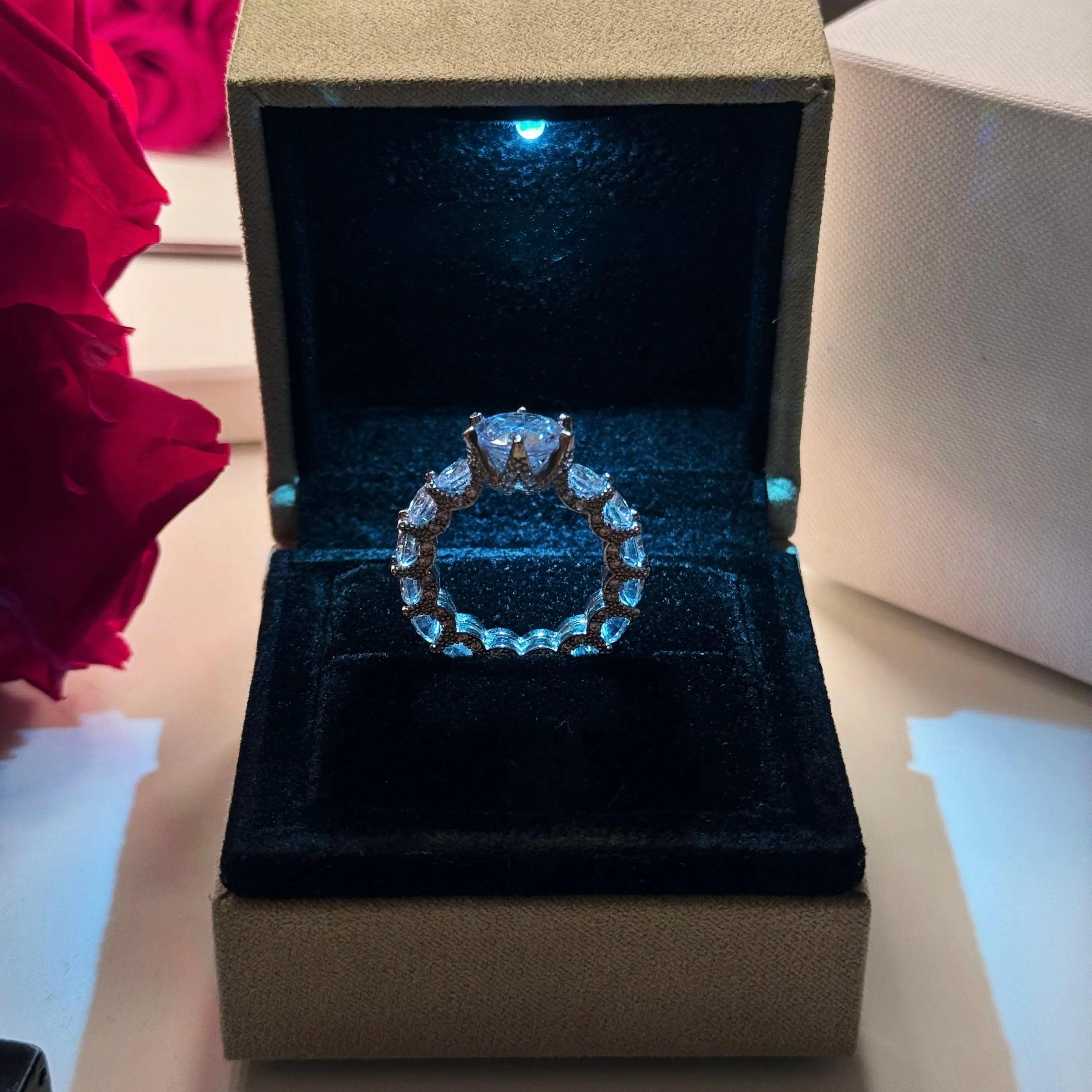 Luxusring aus 925er Sterlingsilber und 18 Karat Gold