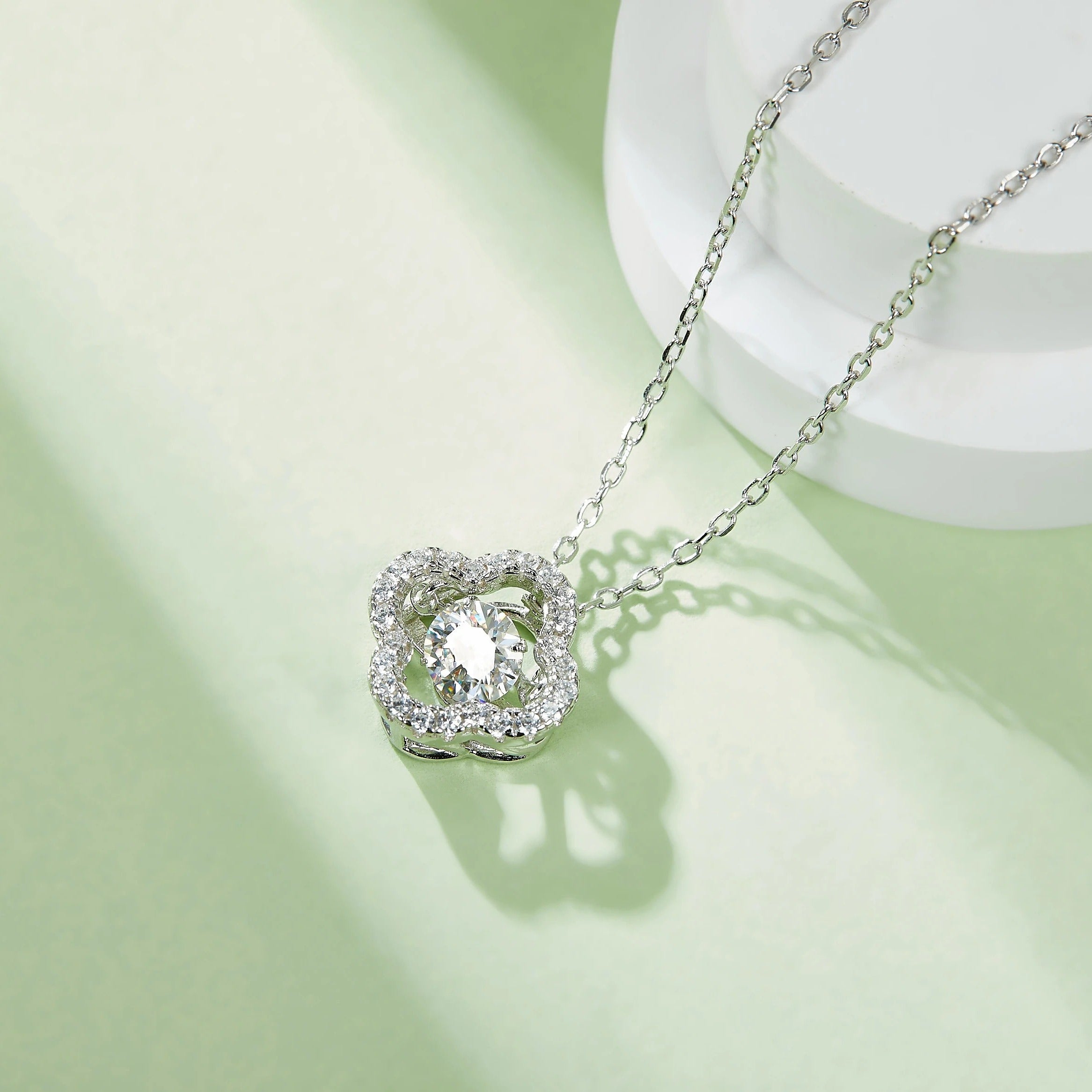 <tc>Collier Dansant – Die Kunst des Schmuckes in Bewegung</tc>